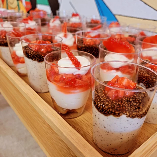 Tu veux cuisiner, mais pas tout(e) seul(e) ? Viens vivre l’expérience ATC !

Chez Les Ateliers Cuisine, on épluche, on rigole, on apprend et on déguste tous ensemble de bons petits plats faits maison (et surtout, une fierté immense !).
Que tu sois débutant(e), curieux(se), ou passionné(e), il y a une place pour toi autour de notre table. 

Viens cuisiner, papoter, t’inspirer... et surtout te régaler !
#AteliersCuisine #CuisineEnsemble #MomentGourmand #BatchCooking

---

Souhaites-tu un ton plus professionnel, plus humoristique, ou plus engagé ?